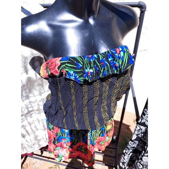 Spring Sale! Lot 28 is 3 fun Sz M dresses 1 off the shoulder tropical shorts - Picture 4 of 12